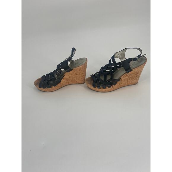 Guess Open Toe strapped Wedge Sandals - Picture 3 of 7
